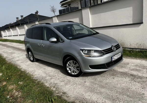 Volkswagen Sharan cena 65900 przebieg: 215000, rok produkcji 2015 z Dębica małe 352